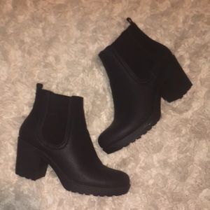 Nasty Gal Black Chelsea boots🐾